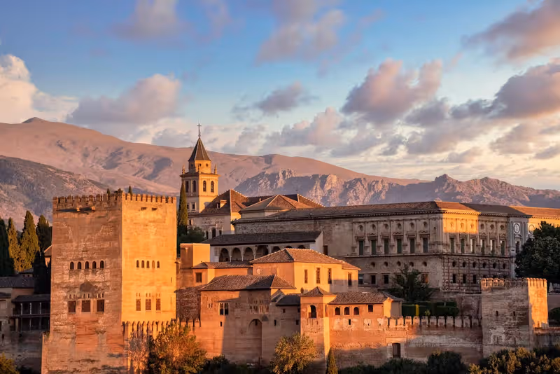 Alhambra & Nasrid Palaces: Skip The Line Ticket + Guided Tour